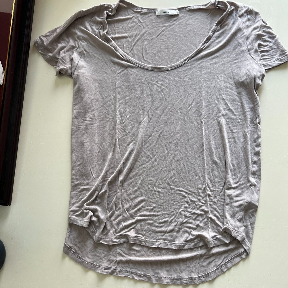 Light grey Aritzia Talula Short Sleeved Tee Shirt Size XS